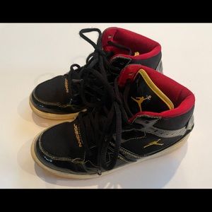 Jordan Nike size 3 Youth boys high tops